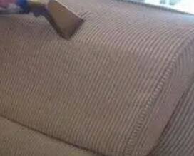 怎么清潔和保養(yǎng)沙發(fā)呢？