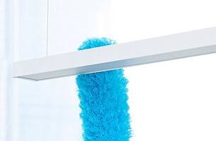 全屋干清潔 —— 清除浮塵，避免濕擦成泥